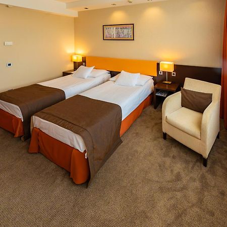 הרצגהאלום Abacus Business & Wellness Hotel מראה חיצוני תמונה
