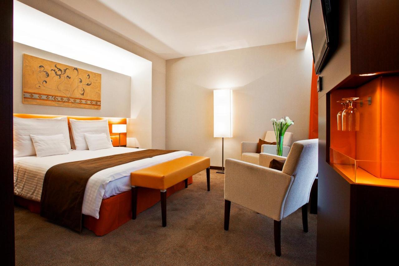 הרצגהאלום Abacus Business & Wellness Hotel מראה חיצוני תמונה