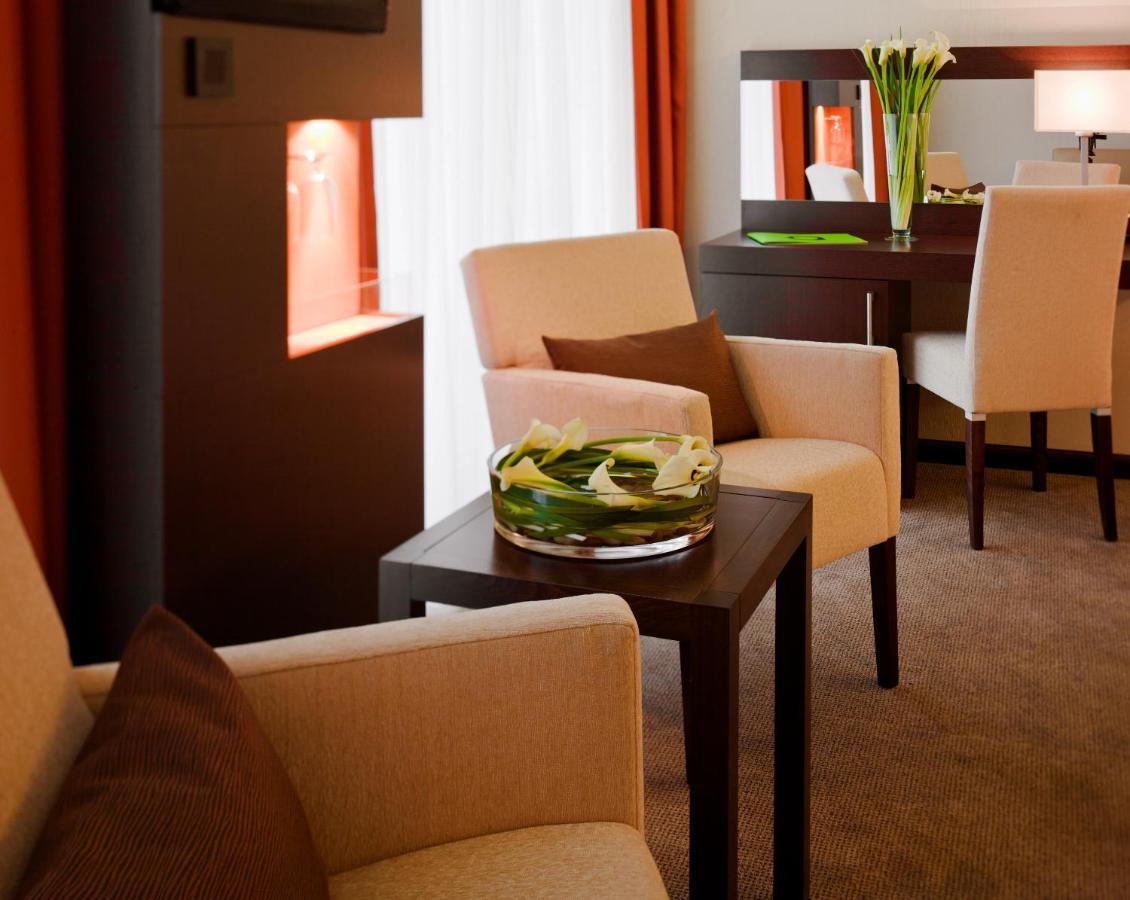 הרצגהאלום Abacus Business & Wellness Hotel מראה חיצוני תמונה