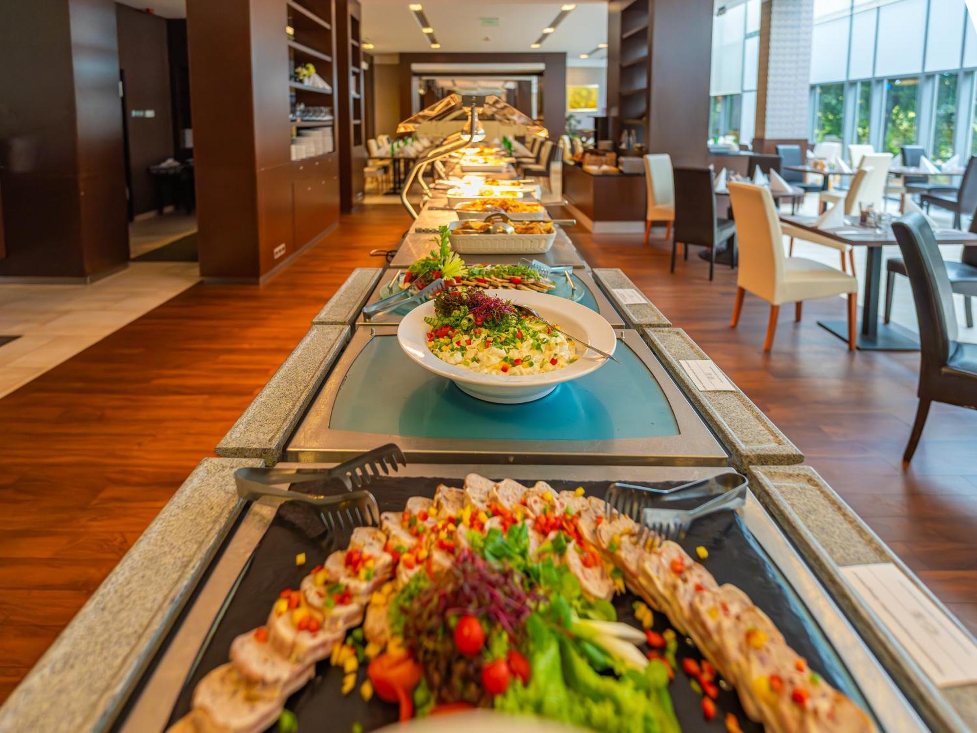 הרצגהאלום Abacus Business & Wellness Hotel מראה חיצוני תמונה
