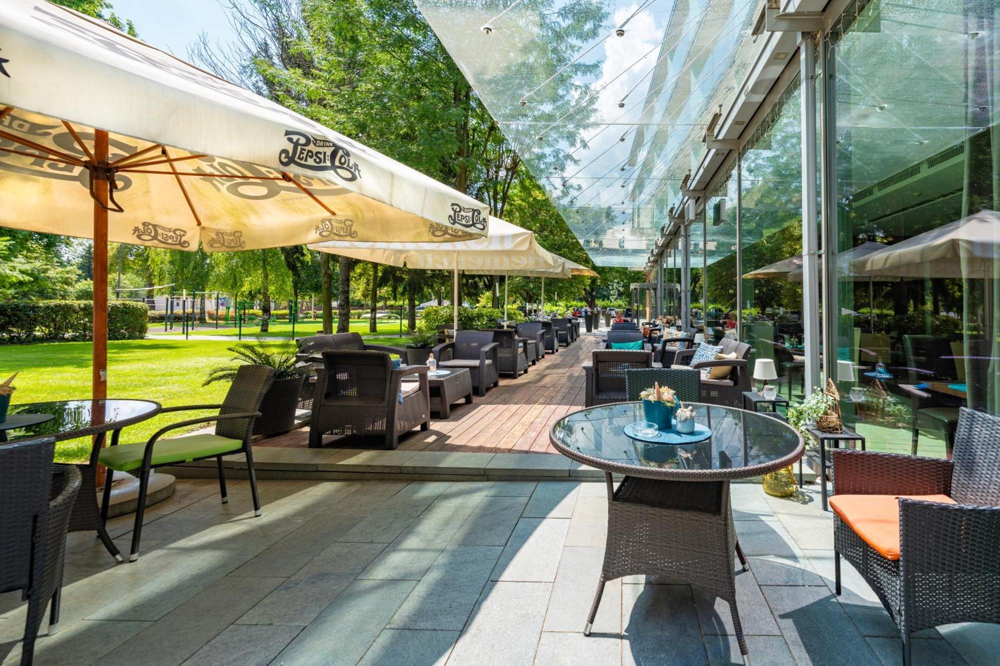 הרצגהאלום Abacus Business & Wellness Hotel מראה חיצוני תמונה
