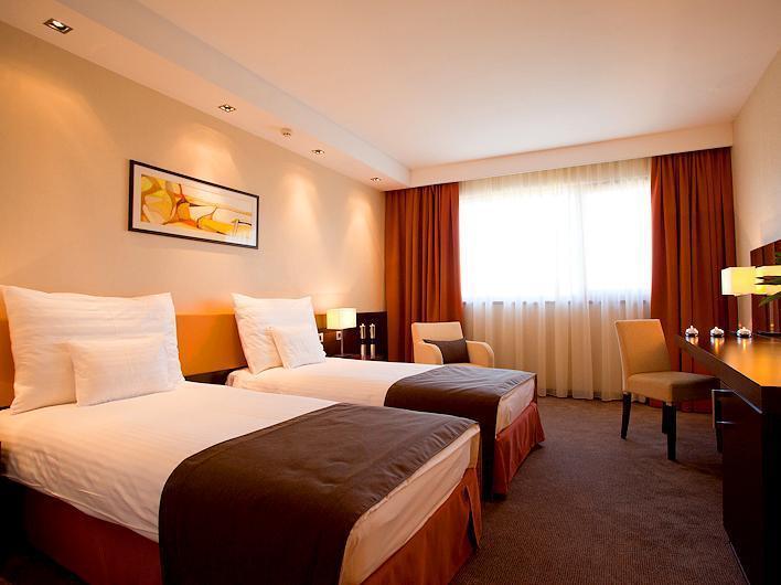 הרצגהאלום Abacus Business & Wellness Hotel מראה חיצוני תמונה