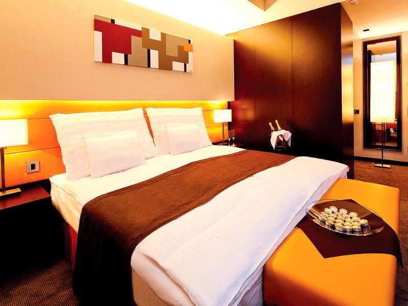 הרצגהאלום Abacus Business & Wellness Hotel מראה חיצוני תמונה
