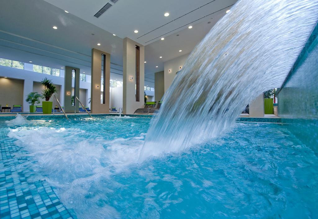 הרצגהאלום Abacus Business & Wellness Hotel מראה חיצוני תמונה