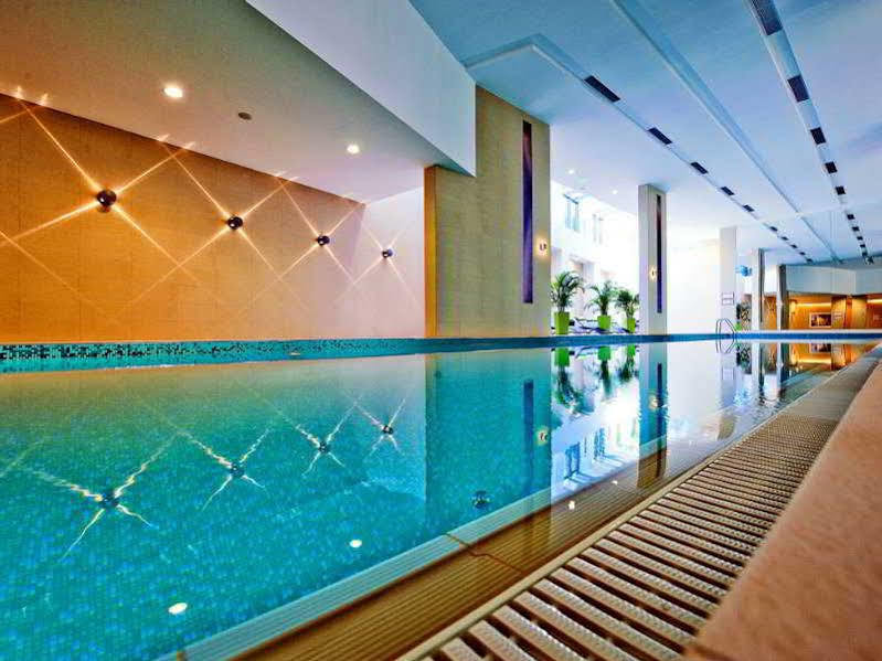 הרצגהאלום Abacus Business & Wellness Hotel מראה חיצוני תמונה
