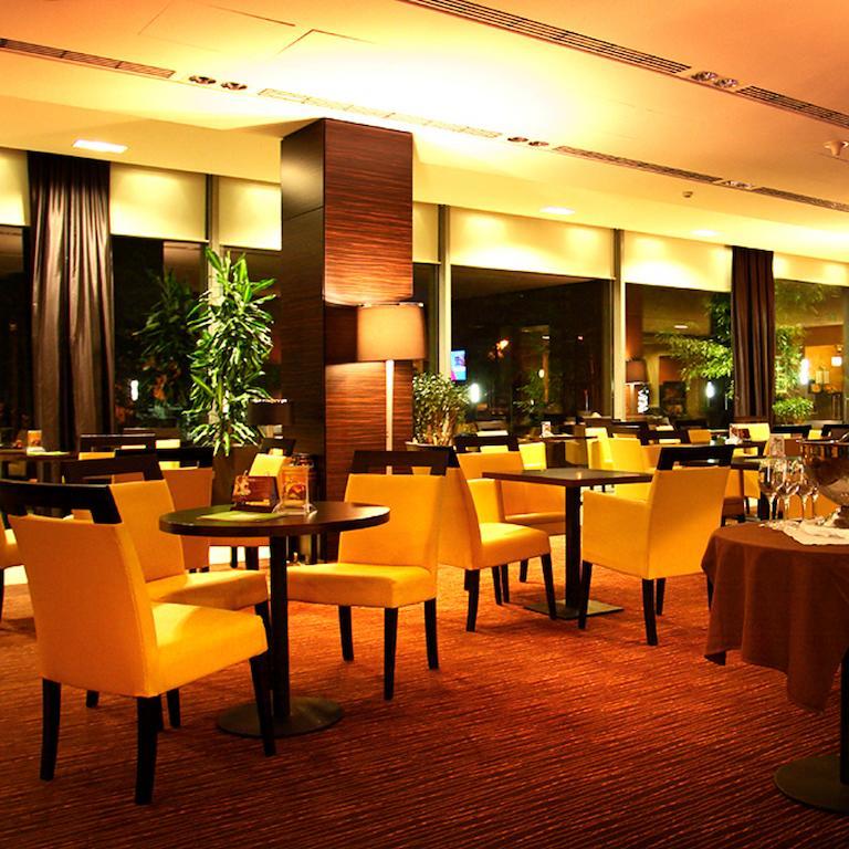 הרצגהאלום Abacus Business & Wellness Hotel מראה חיצוני תמונה