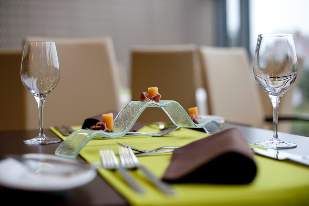 הרצגהאלום Abacus Business & Wellness Hotel מראה חיצוני תמונה