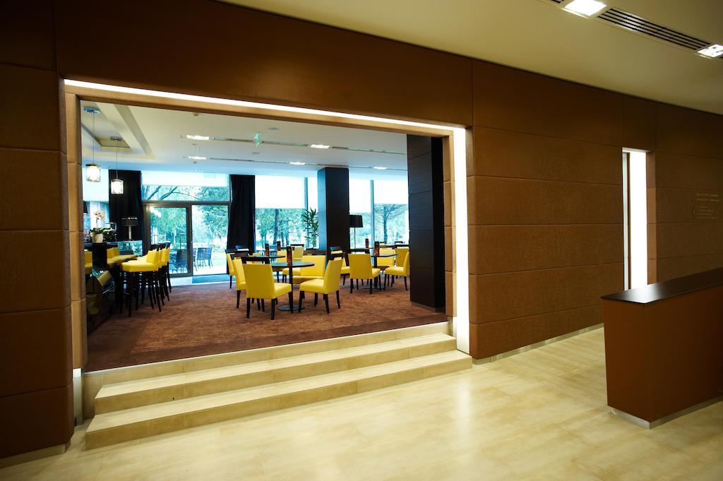 הרצגהאלום Abacus Business & Wellness Hotel מראה חיצוני תמונה