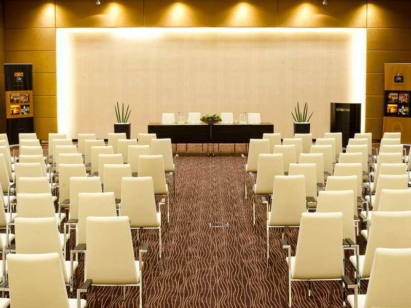 הרצגהאלום Abacus Business & Wellness Hotel מראה חיצוני תמונה